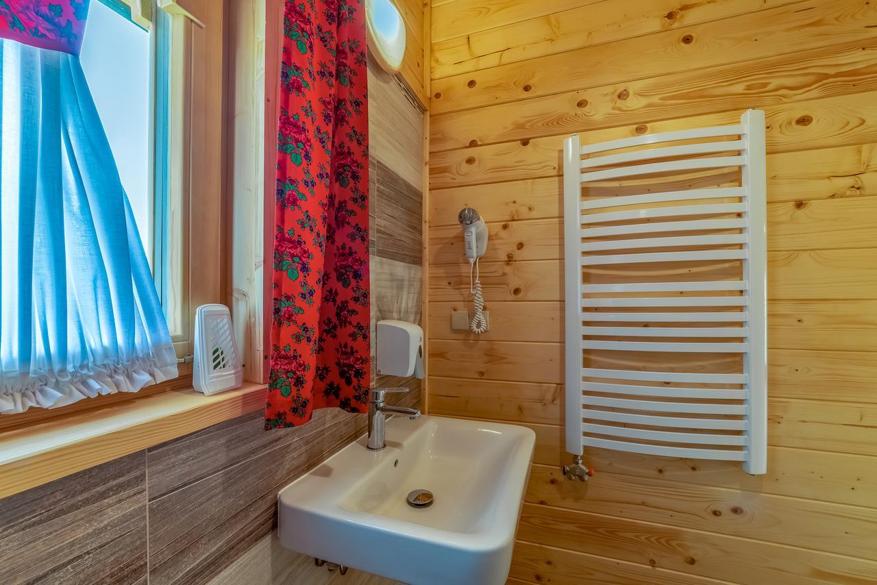 Domek W Bialce Z Jacuzzi W Ogrodzie Białka Esterno foto